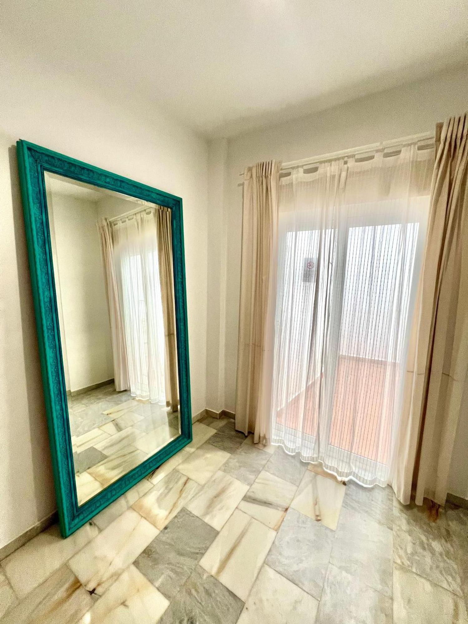Amazing Apartment City Center - Optional Parking マラガ エクステリア 写真