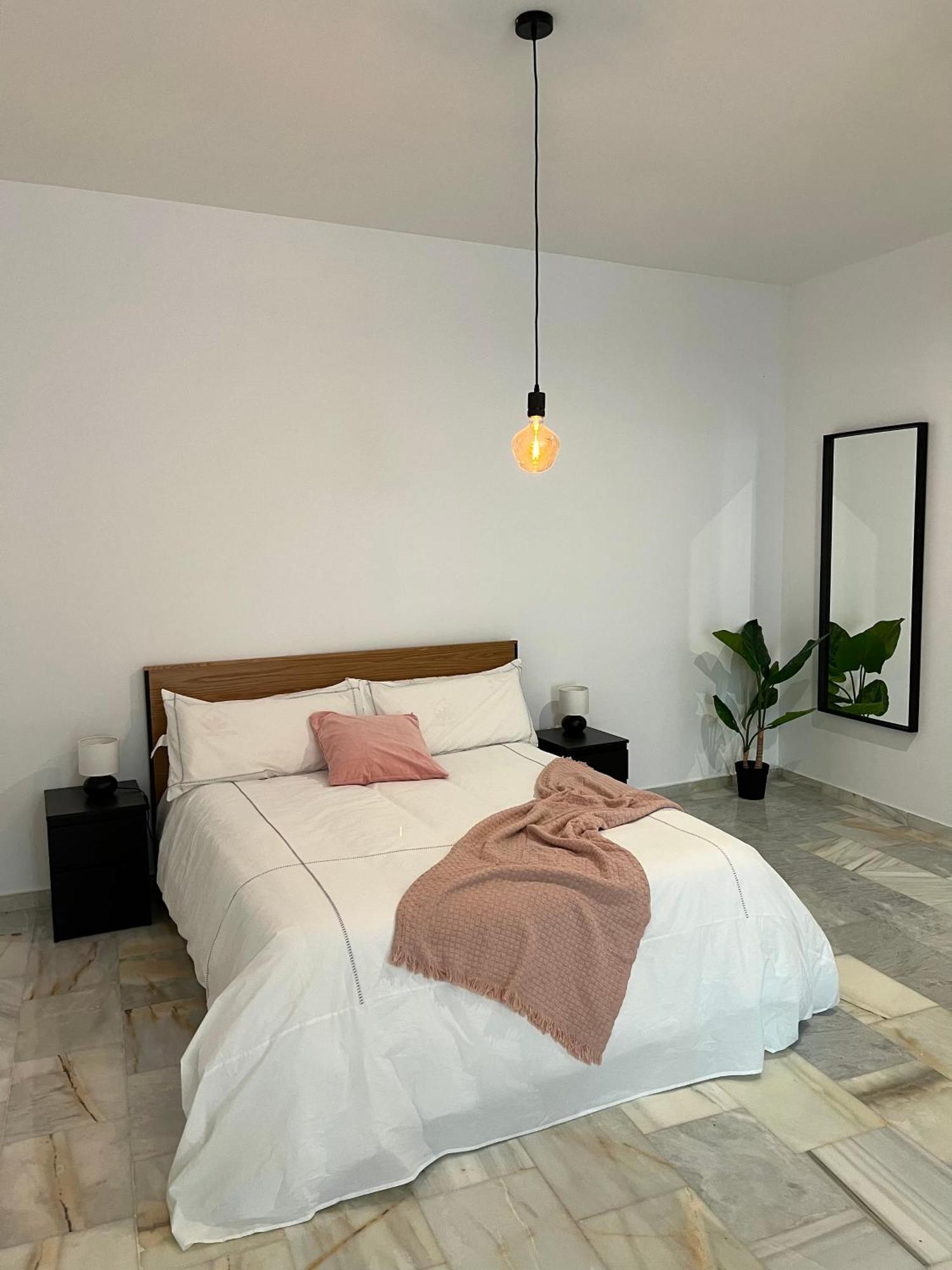 Amazing Apartment City Center - Optional Parking マラガ エクステリア 写真